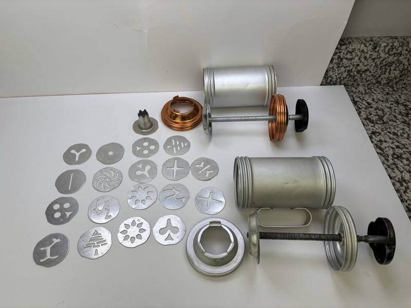 Lot Of 2 Vintage Mirro Aluminum Cookie Press Handle Cooky Spritz 1 Tip 18 Discs gallery