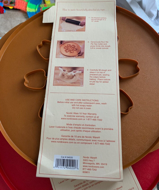 Apple & Leaves Pie Top Cutter 12" Crust Valentine Hearts Nordic Ware Lot of 2 gallery