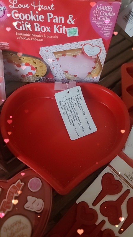 20 pc. Wilton Love Heart Cookie Pan Kit Valentine's Day Cookie Cutters & Molds gallery