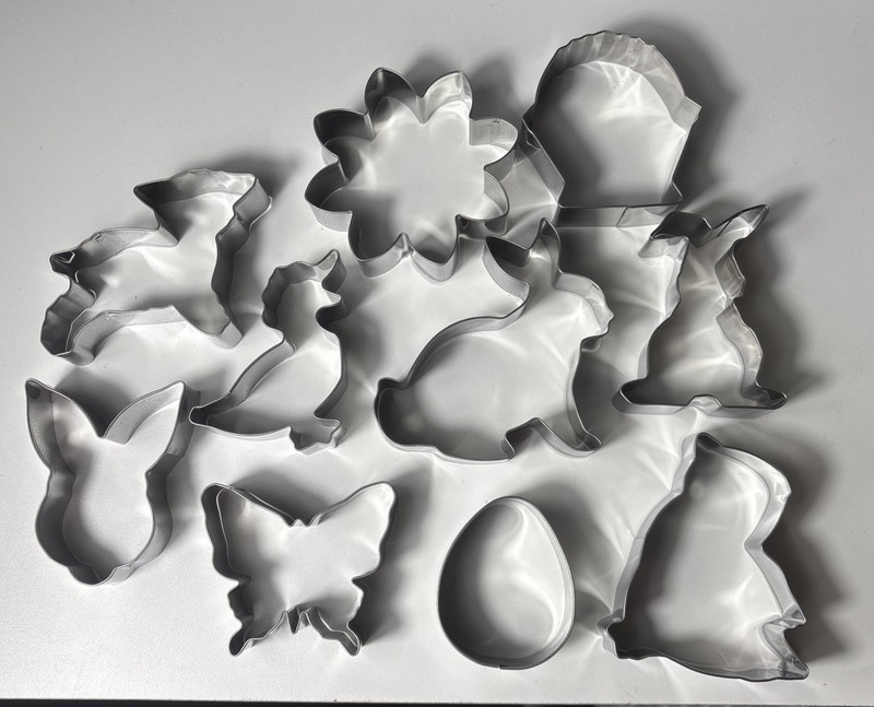 Williams Sonoma Easter Cookie Cutters Set 10 Stainless Steel Metal Storage Tin gallery
