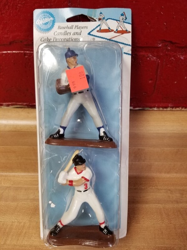 Wilton 2-Pack Baseball Player Candles 3-1/4″ Tall