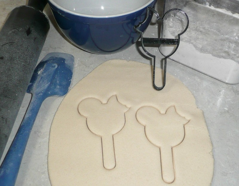 MICKEY MOUSE HEAD ICE CREAM BAR WITH BITE OUTLINE SNACK COOKIE CUTTER PR3307 gallery