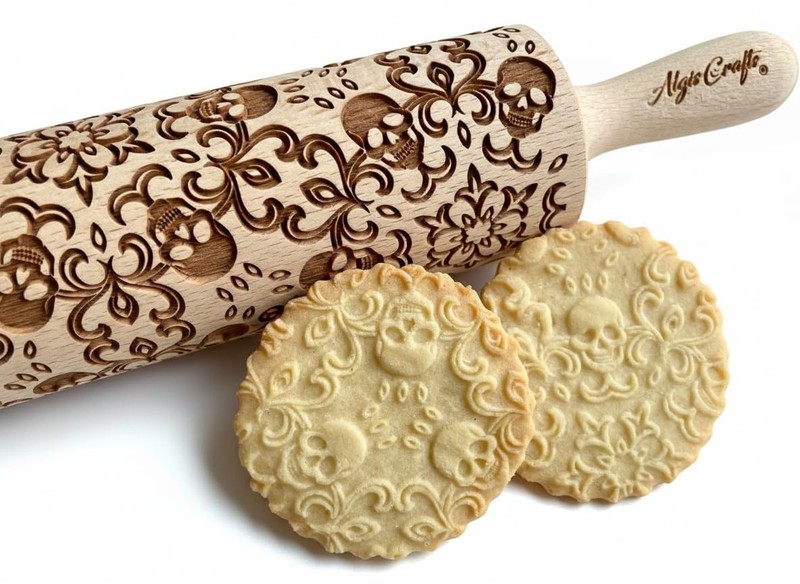 SKULL WREATH Embossing Rolling Pin with SKULLS, Spooky, Death’s-head, Hallowe…