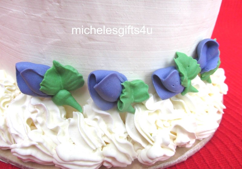 32 Violet Rosebuds w. Leaves Sugar Icing Cake & Cupcake Topper Flowers