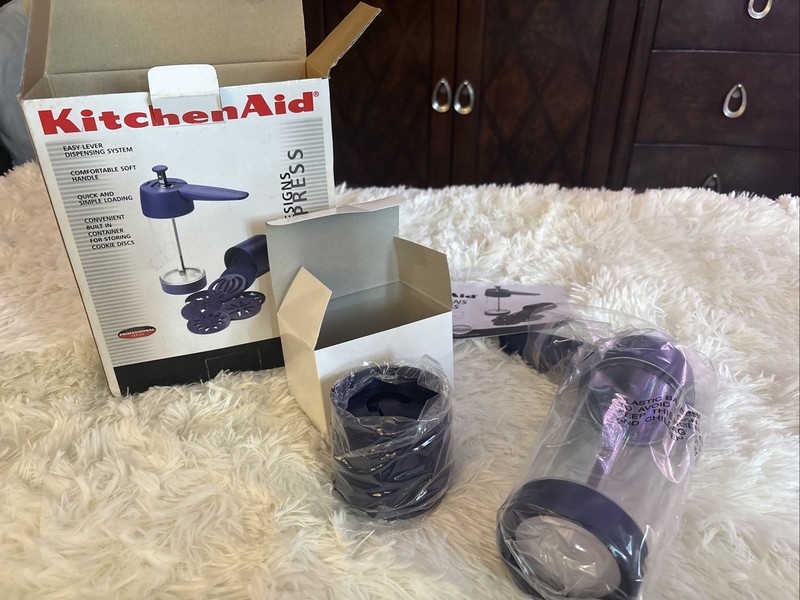 NEW KitchenAid Cookie Press Professional Series 16 Designs Purple Soft Handle gallery