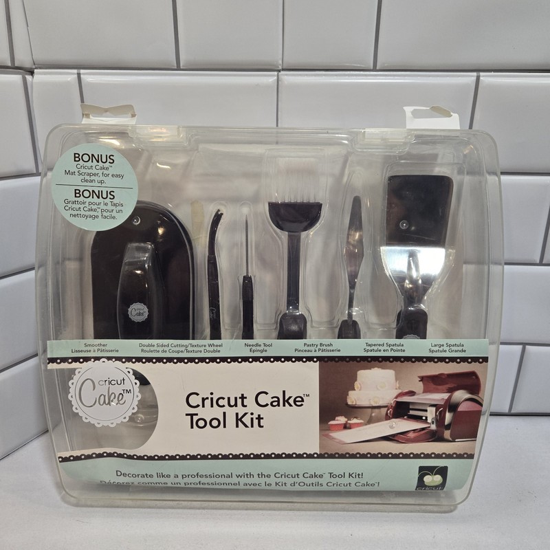 New Open Box Cricut Cake Tool Kit; Contains 6 Tools & Bonus Mat Scraper 2010