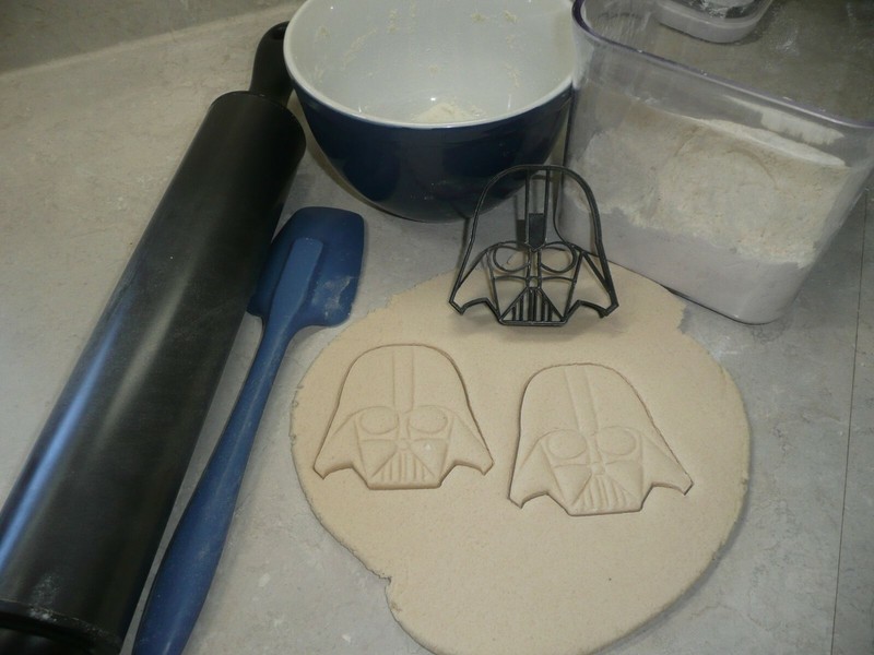 DARTH VADER HEAD HELMET STAR WARS CHARACTER COOKIE CUTTER USA PR4131 gallery