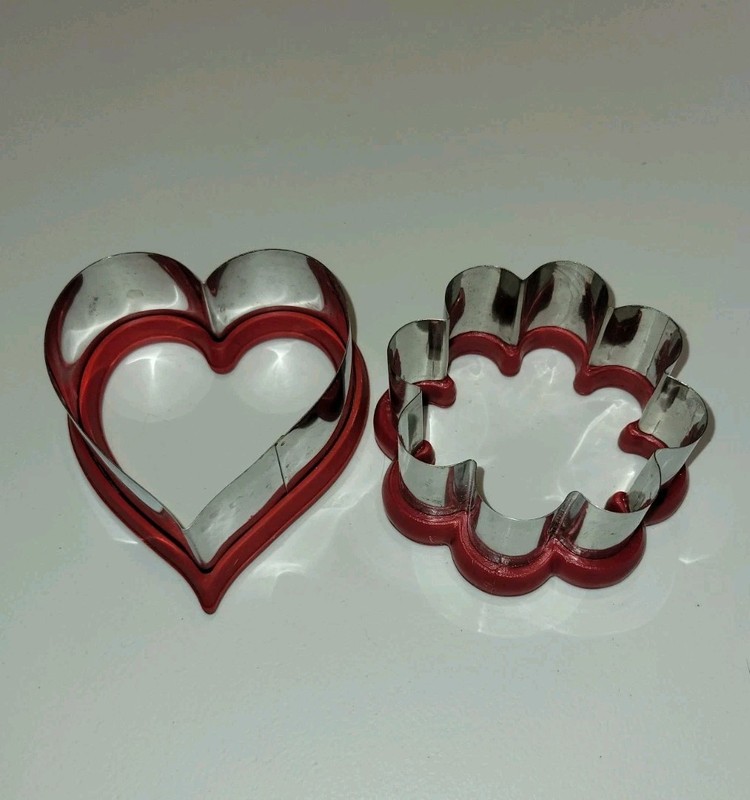 Comfort Easy Grip 2 Cookie Cutters Heart And Flower gallery