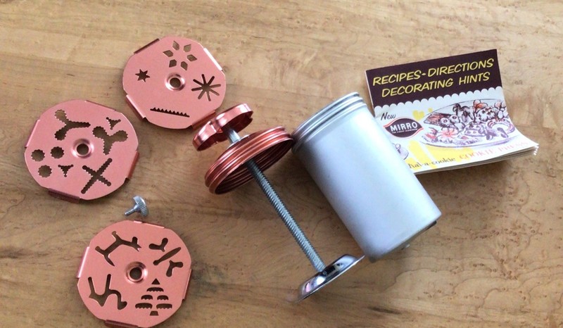 Vintage Mirro "Dial-A-Cookie" Cookie Kit Spritz Cookie Maker Free Shipping gallery