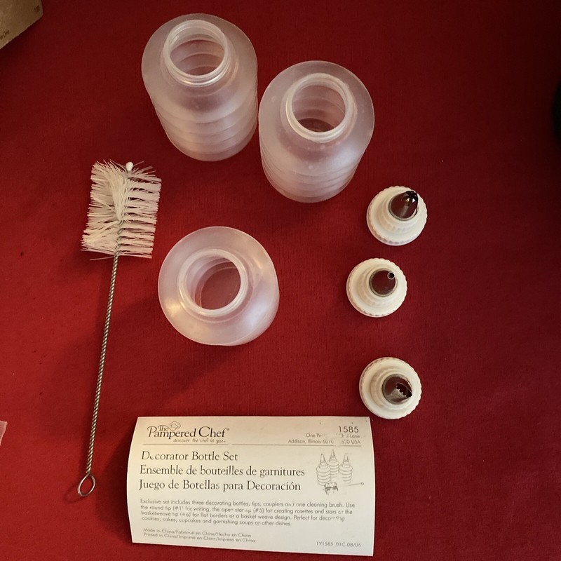 The Pampered Chef Decorator Bottle Set 1585 Decorator Tips & Cleaning Brush
