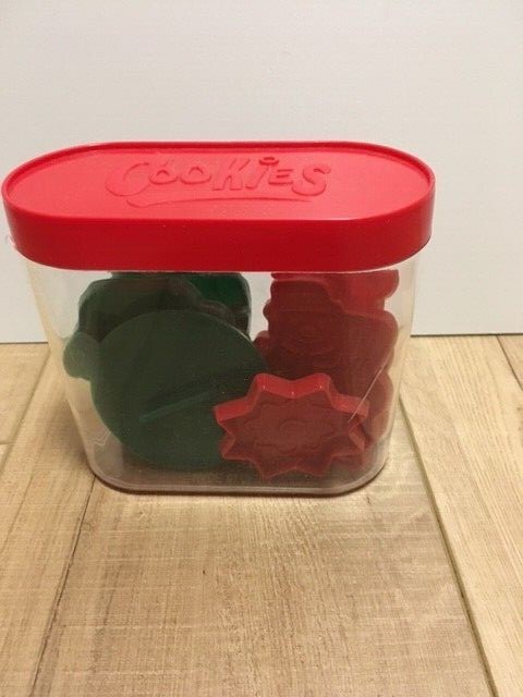 8 PC Christmas Cookie Cutter Set with a Plastic Case