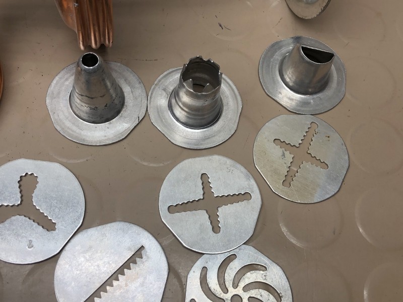 Vintage Mirro Aluminum Copper Vintage Cookie Press w/ Tips & Discs C813 gallery