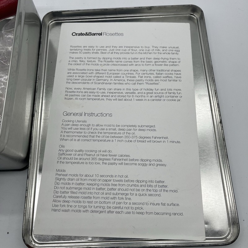 Crate & Barrel Holiday Rosette 6-Piece Cookie Set In Box plus extra molds READ gallery