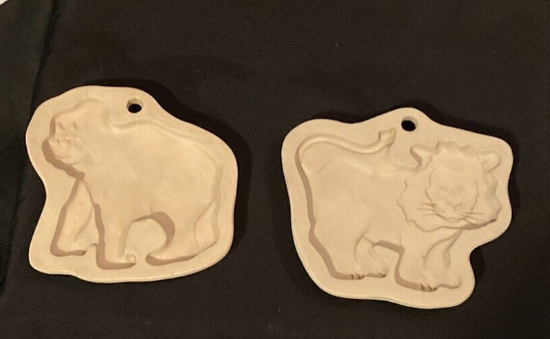 VTG 1994 Superstone Cookie Molds (2)-1 Lion &1 Gorilla-Sassafras Enterprises-EUC gallery