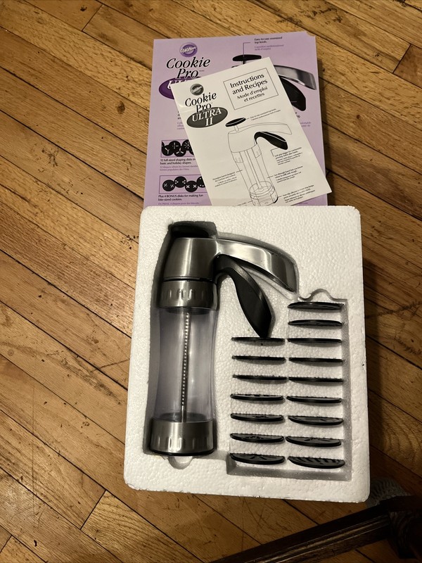 Wilton Cookie Pro Ultra II 2 Cookie Press 16 Disks Spritz Press