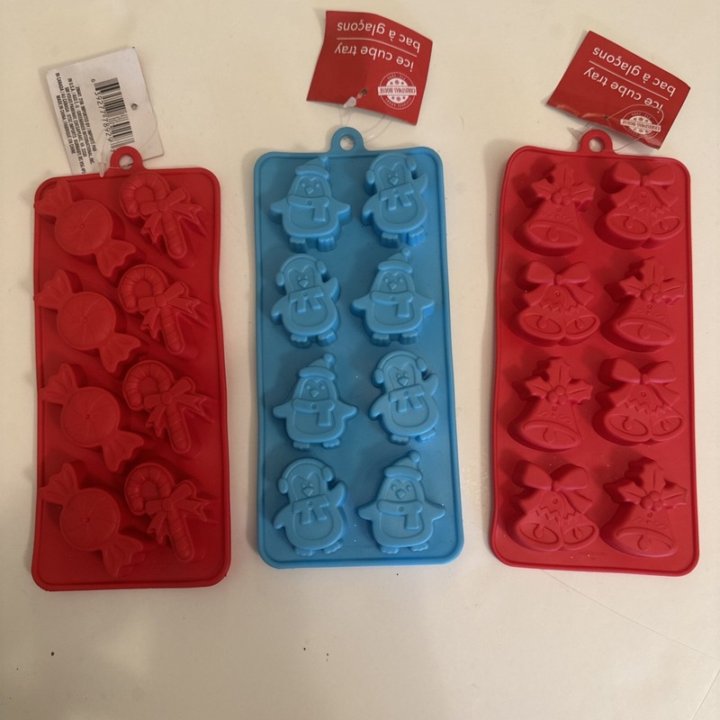 Set of 3 Holiday Christmas Shaped Silicone Ice Cube Trays - NEW With Tags gallery