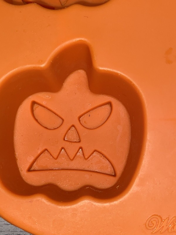 Lot 2 Wilton Halloween Pumpkin Faces * Silicone Chocolate Mold Gelatin Ice Trays gallery