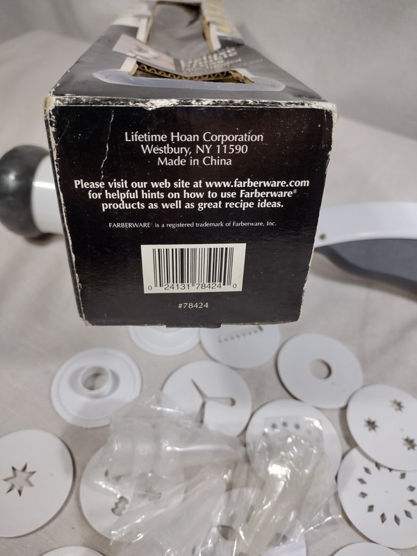 FARBERWARE Deluxe Cookie Press 'Classic Series' One Handed Operation - 20 Discs gallery