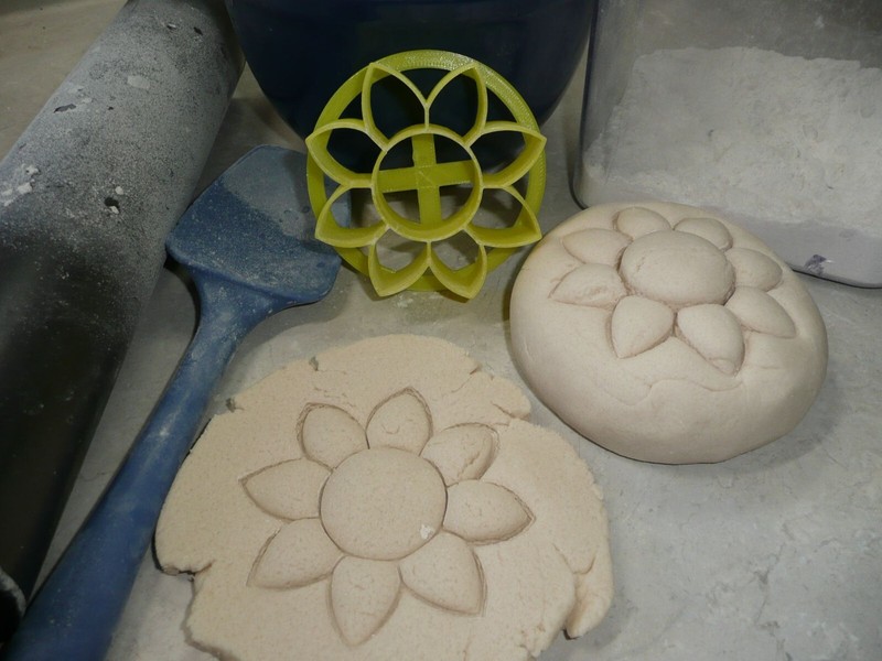 MINI SIZE SUNFLOWER DESIGN CONCHA COOKIE CUTTER MEXICAN SWEET BREAD STAMP PR4893 gallery