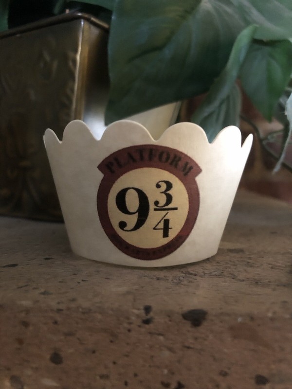 Harry Potter Hogwarts Express 12 Cupcake Wrappers Muffin Birthday Party Fiesta