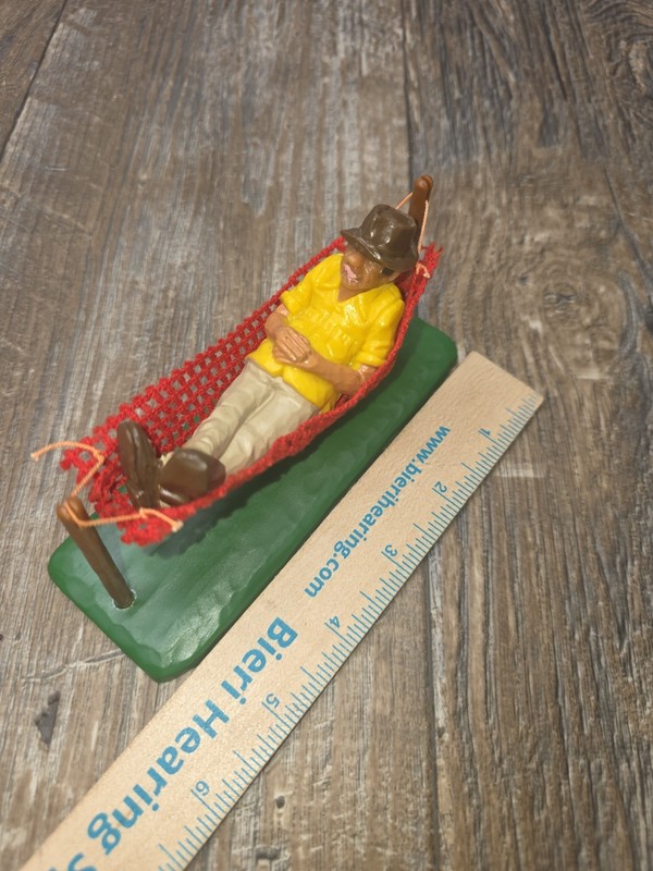 Wilton cake topper Hammock guy 1978 . Cabin Decore Camping. Relaxation. gallery