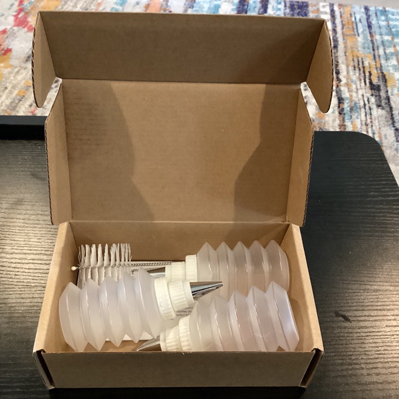 The Pampered Chef Decorator Bottle Set 1585 Decorator Tips & Cleaning Brush
