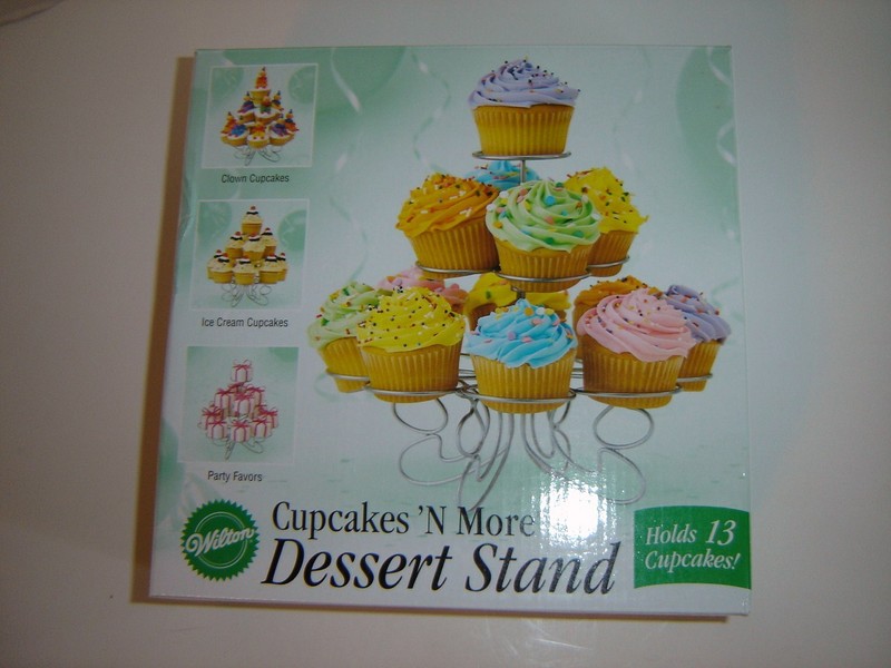 WILTON DESSERT STAND CUPCAKES AND MORE 3 TIER HOLDS 13 CUPCAKES