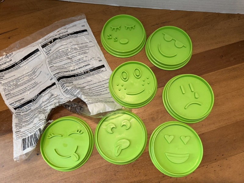 Pampered Chef Emoji Cookie Cutter Set #1443 Set of 7 Green gallery