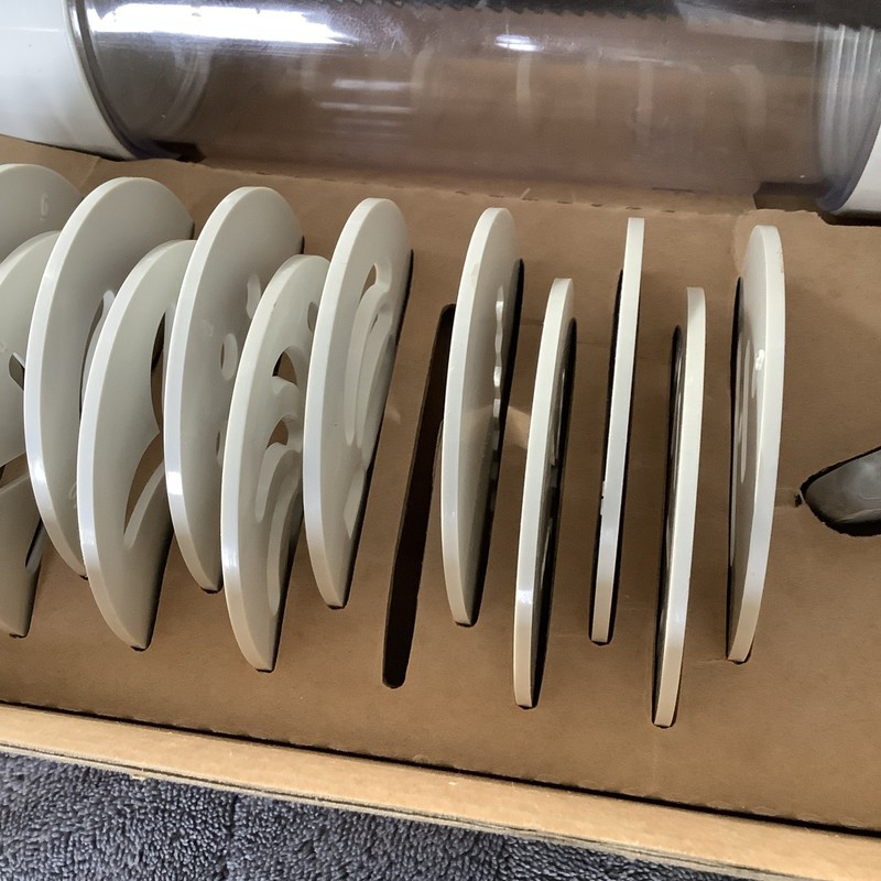 Pampered Chef Cookie Press Set 1525 Cookie Making Kit Gun Set 15 Discs gallery