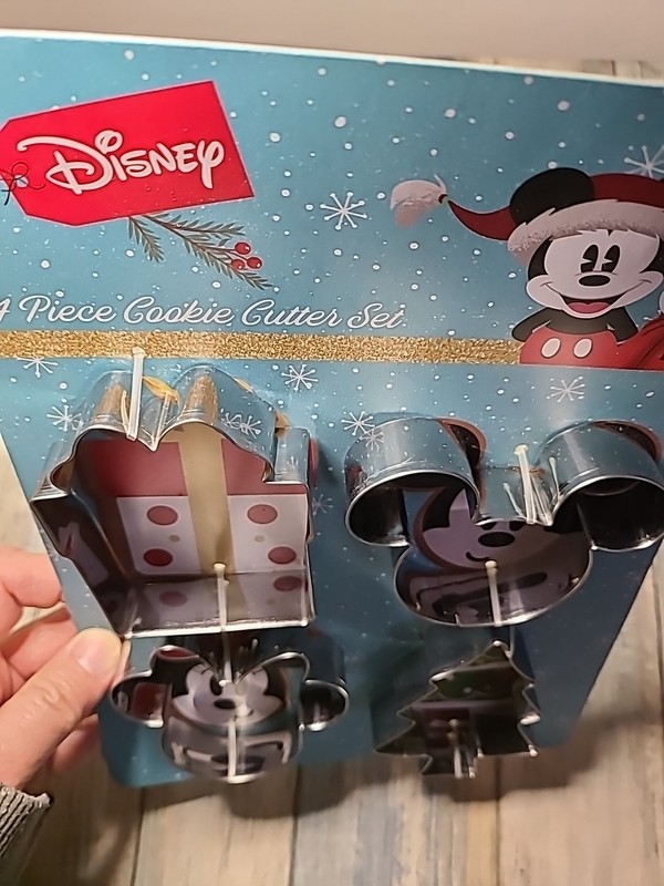 Disney Christmas Mickey & Minnie Mouse 4 Piece Cookie Cutter Set NEW gallery