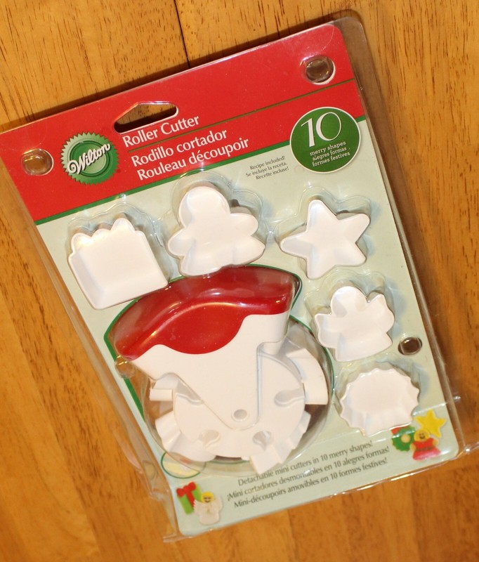 Wilton: 10 MERRY SHAPES ROLLER CUTTER #2308-0942 Recipe - Detachable Mini Cutter gallery