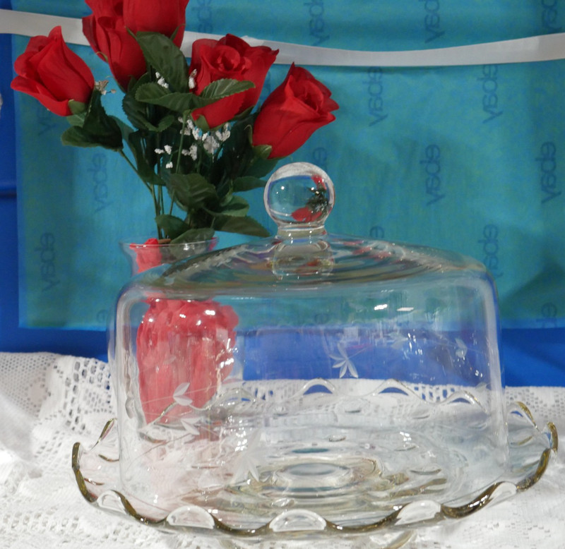 EUC GORGEOUS VINTAGE PRINCESS HOUSE FOOTED ETCHED CAKE PLATE AND KNOBBED DOME gallery