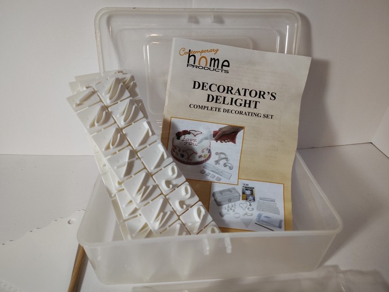 Contemporary Home Products Decorator's Delight Complete Cake Decorating Kit gallery