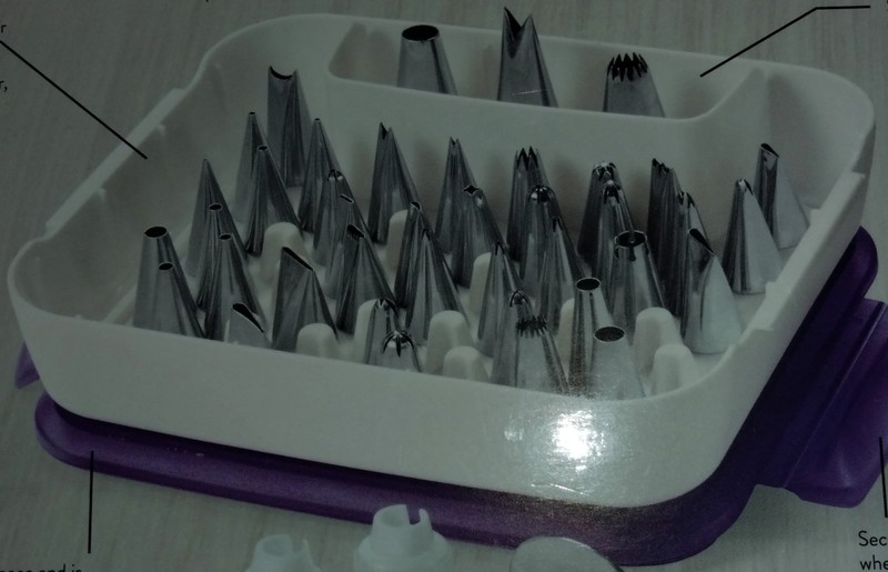 Wilton's 55 Piece Master Tip Cake Cupcake Brownie Decorating Set~BID@$27.99 gallery