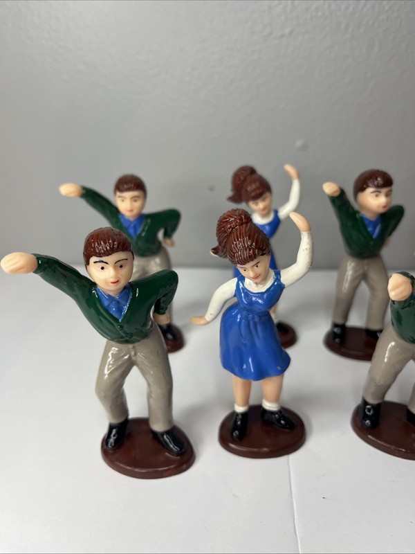 16 Piece Vintage Cake Topper Dancing Boys & Girls gallery