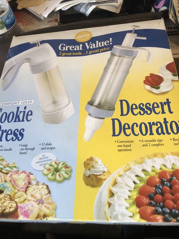 WILTON Great Value 2 Tools Cookie Press & Dessert Decorator