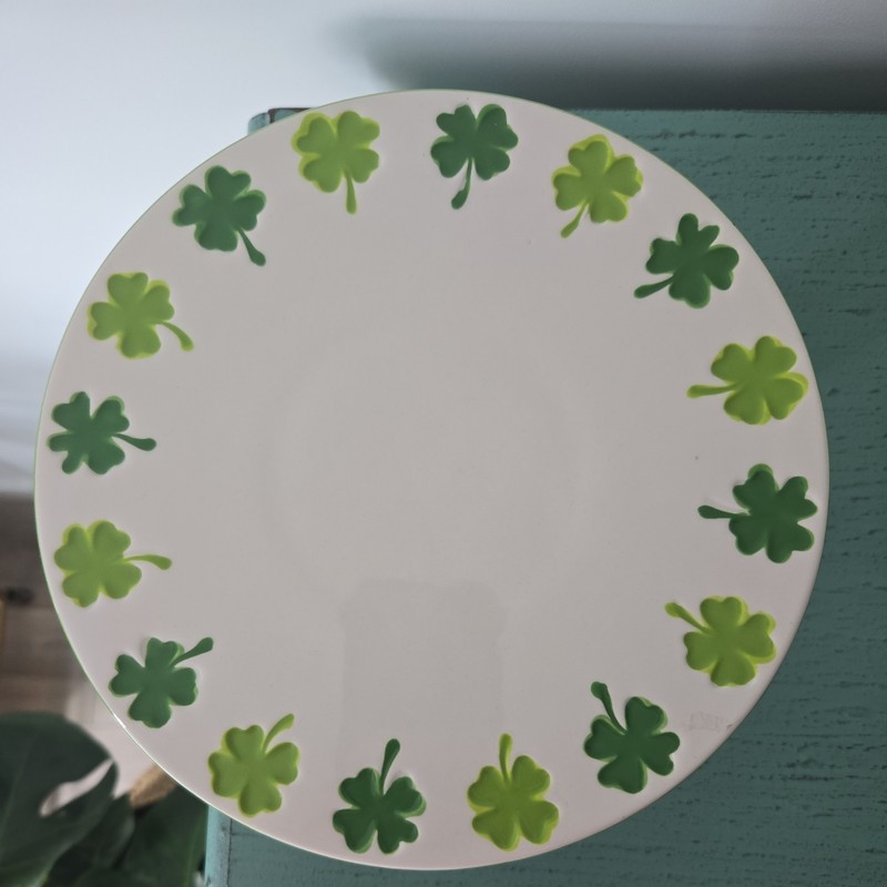 TAG Cupcake/ Cake Stand w/ Shamrocks for St. Paddy's Day Goodies gallery