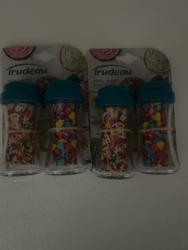 Trudeau Sprinkle Shakers 2.5Oz Fushia Lids