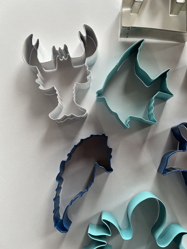 Precious 2005 WILLIAMS SONOMA Set/7 Beachcomber Cookie Cutters in Beach Pail gallery