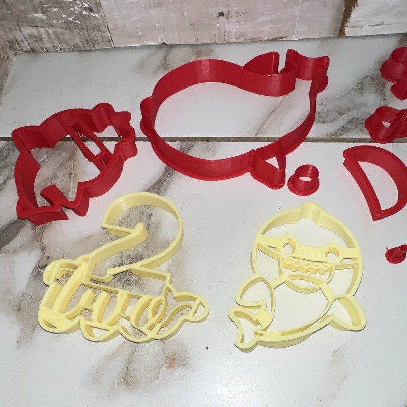 Baby Shark & Number 2 Cookie Cutter Set 10pc Plastic Red/Yellow Easy Clean gallery