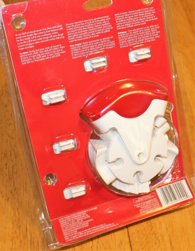 Wilton: 10 MERRY SHAPES ROLLER CUTTER #2308-0942 Recipe - Detachable Mini Cutter gallery