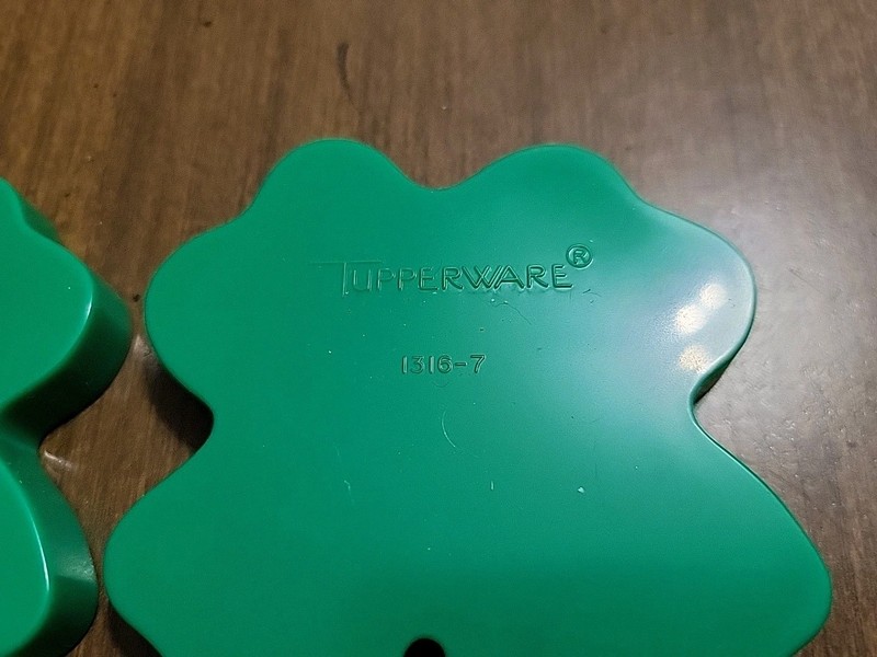 2 TUPPERWARE SHAMROCK Cookie Cutter FOUR-LEAF CLOVER 1316 Vintage Irish gallery