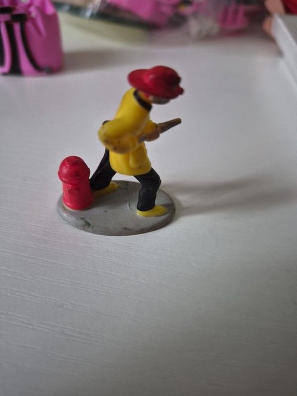 FIREFIGHTER VINTAGE CAKE DECORATING TOP & FIGURE CRAFTS” VINTAGE WILTON Ty49