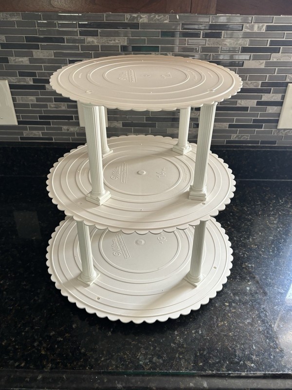 Vintage Wilton 16”,14”,12” Plates Tier Wedding Cake Stand #8 7” Pillars