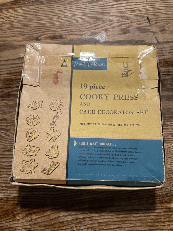 Vintage Maid of Honor 19 piece cooky press and cake decorator set Only 17 Pieces