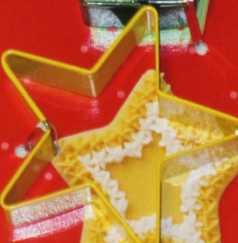 Christmas Cookie Cutter Set 3 Metal Santa Claus Star Holiday Wrapped Gift gallery