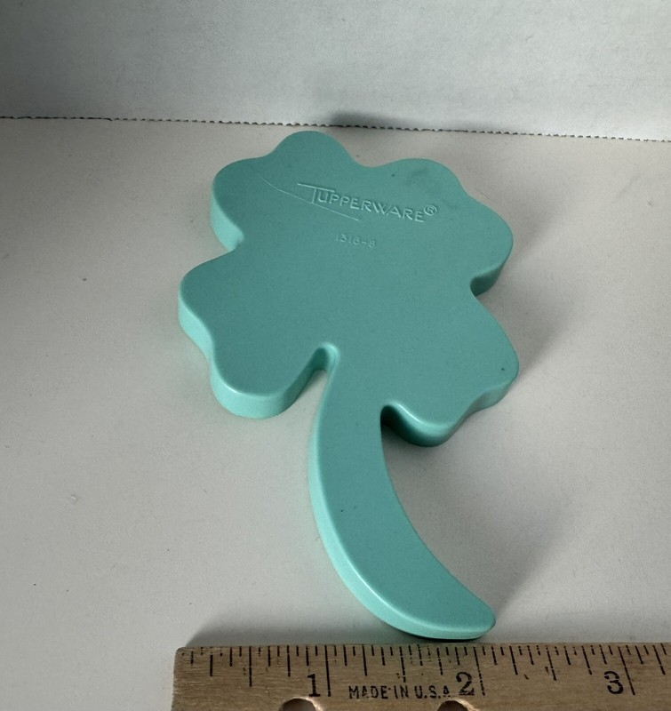 Vtg Tupperware 1316 Shamrock Clover Cookie Cutter 4″ Green Plastic St Patricks
