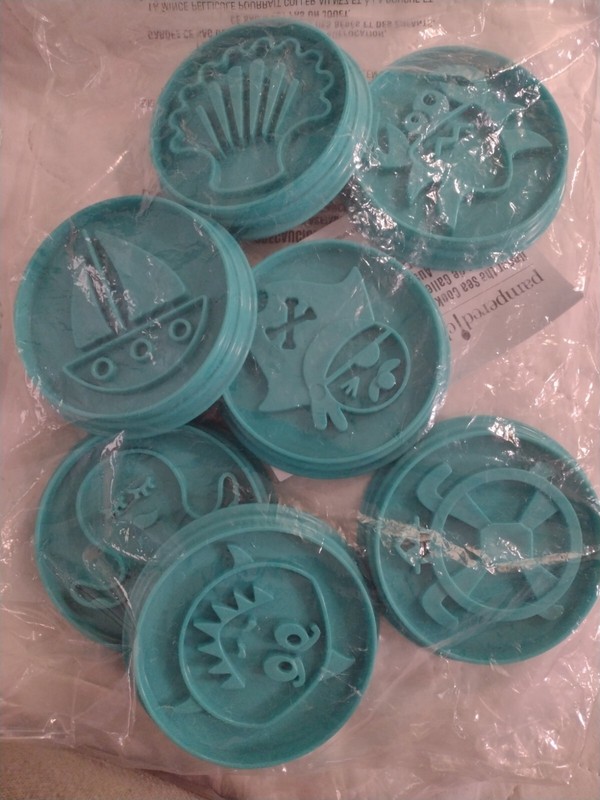 Pampered Chef Under the Sea Plastic Cookie Cutters NIP Retired Sealed set of 7
