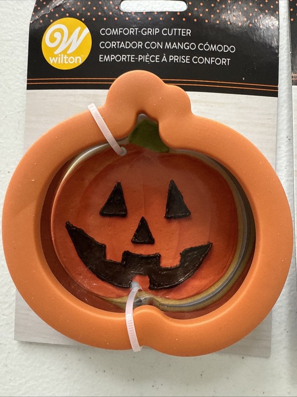 Wilton PUMPKIN & SKULL COMFORT GRIPS COOKIE CUTTERS New gallery