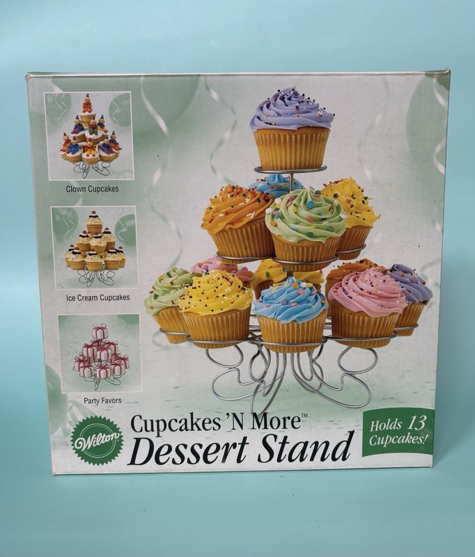 Wilton Cupcakes N More Dessert Stand – Holds 13 Cupcakes